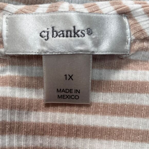 Open Sleeveless Striped Cardigan with Crochet Lace Bottom Trim - Picture 5 of 6